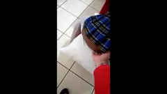 Jouer La jeune sexy Alice Safadinha adore le sexe anal dur et le creampie