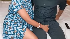 Afspelen Desi Bhabhi Riya's expliciete ontmoeting met de buurman
