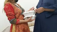 Reproducir El encuentro exótico de la ama de casa de la India Desi con electante de alimentos