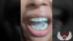 Amateur pijpbeurt sessie eindigt met een cumshot en slikken