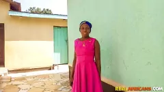 Abspielen Ebony Dinner Dame nimmt einen großen schwarzen Schwanz zum Mittagessen