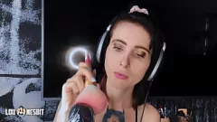 تشغيل الألماني سيسسي Asmr مع Femdom Lou Nesbit و Lia Louise