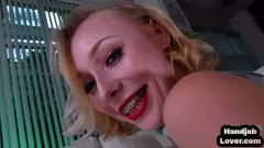 Redare Uleiuri pentru adolescenți blondei murdari și trântiți de pe cocoșul pov cu țâțe mici