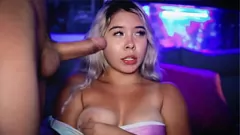Jouer Calda bionda colombiana stuzzica e fa un deepthroat al cazzo in webcam