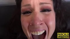 Odtwórz Brunetka mamuśka Lucy Love w ostrej sesji bdsm z wibratorem i zabawkami bondage