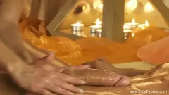 تشغيل تجربة التدليك الحسي في نهاية المطاف مما يؤدي إلى اللسان بين الأعراق مكثفة وجلسة HANDJOB