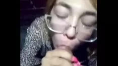 Jouer Hermosa smartnessa rusa mamando sur la terrasse