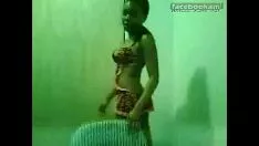 تشغيل شجرة الأبنوس ذات القرون الساخنة مع جبهات tauten