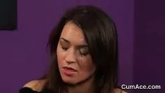 Afspelen Slatternty mantrap krijgt een cumstroke op haar voorkant en voedt al het zaadvocht