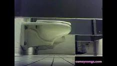Abspielen Missys Toilettenspion, Veröffentlichung von Webcam-Porno 3b: