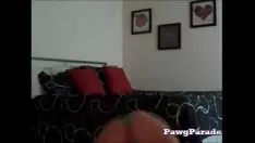 Abspielen Heißes, heißes, blondes Baby im Zweiteiler simuliert das Sitzen