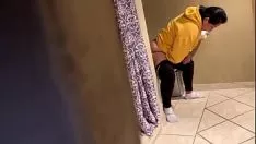 Abspielen Gefährliche Tante Toilettenspionin mal wieder