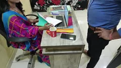 Oynat desi yenge büyük horozlu rishi tarafından ofiste creampied alır